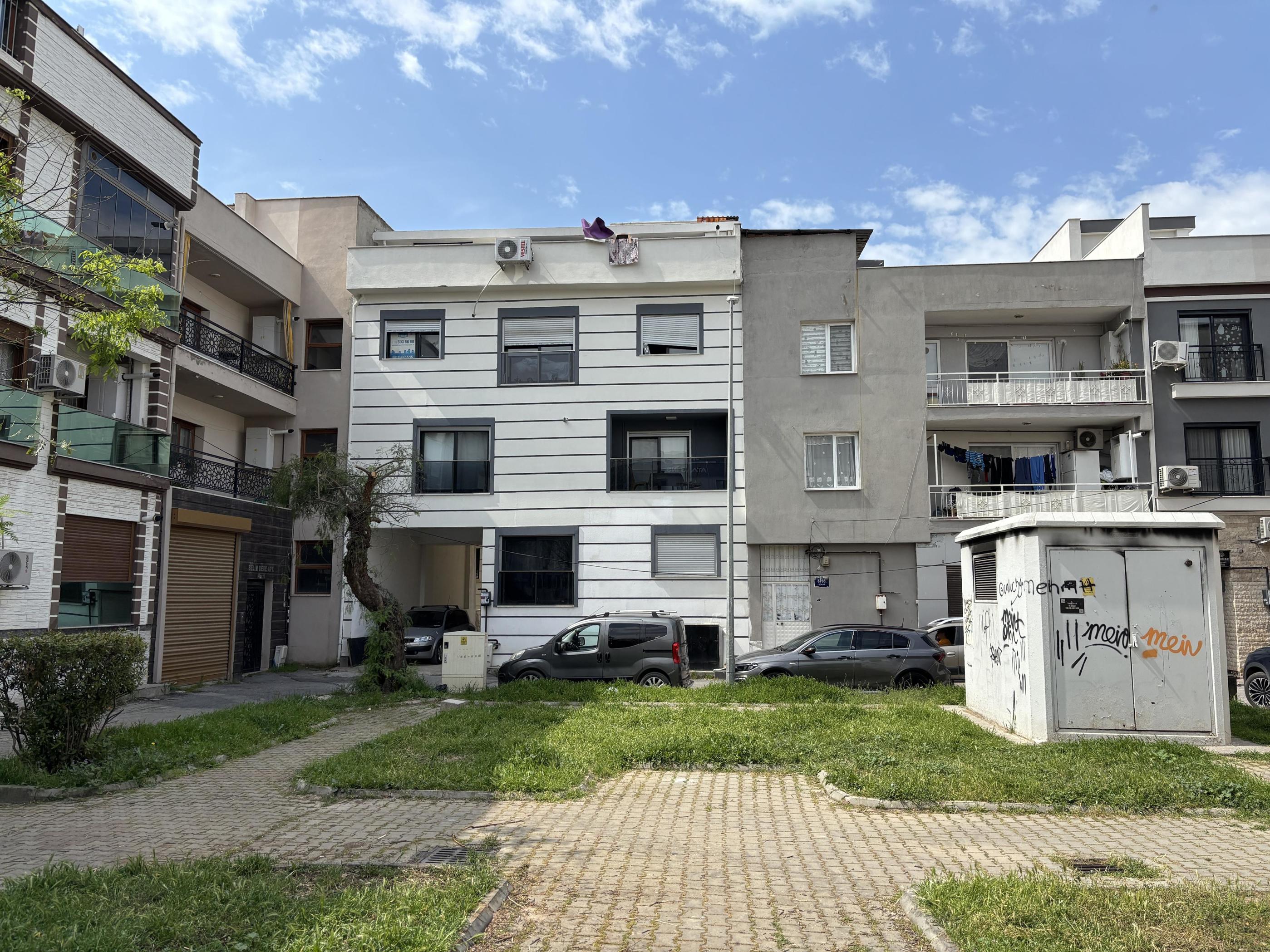 Konut - İZMİR ÇİĞLİ - 87 m²