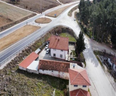 Denizli Çivril 1300,66 M2 Alanlı Arsa Üzerinde Toplam 558 M2 Alanlı Mesken, Ahır, Müştemilat Ve Sundurma Köy Evi