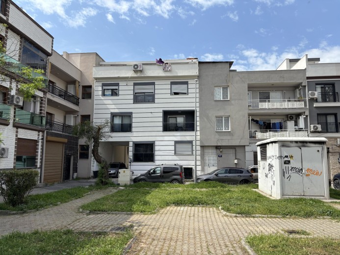 İzmir Çiğli Satılık 87m2 3+1 Apartman Dairesi