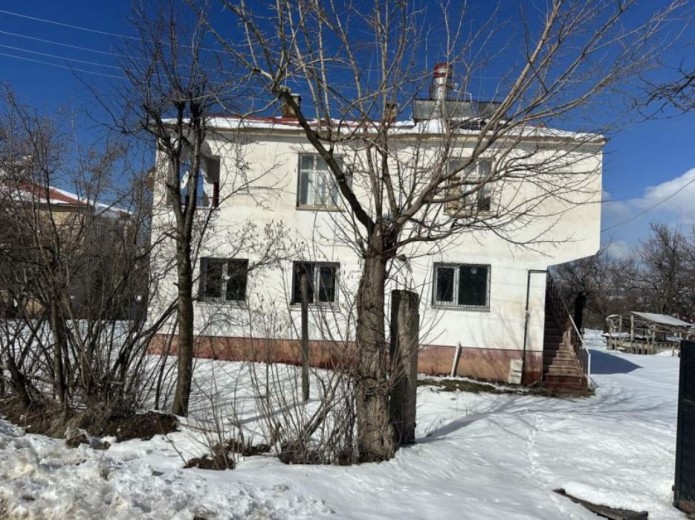 Van Gevaş 270.00 M2  Kargir Ev Ve Arsası