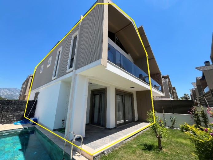 Antalya Döşemealtı 214m2 6+1 Apartman Dairesi