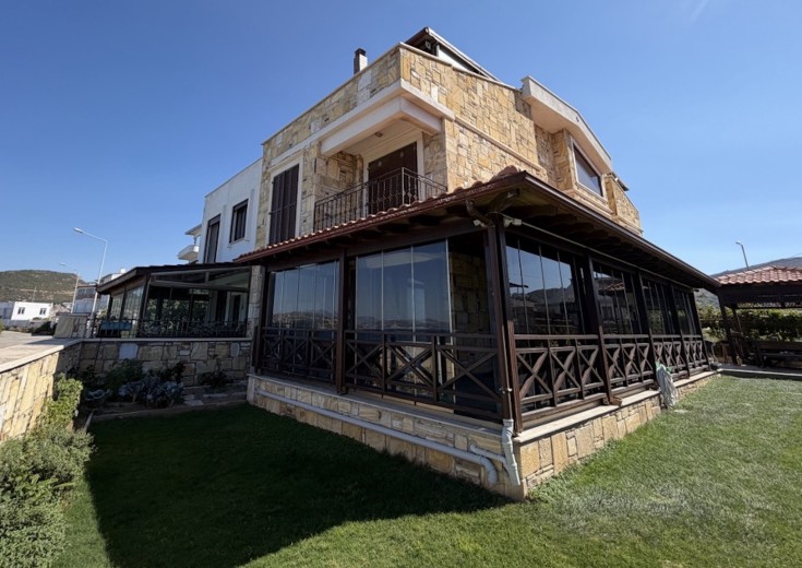 İzmir Foça 272.00 M2 8+1 Villa