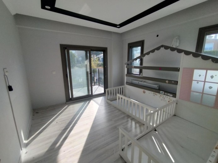 İzmir Güzelbahçe 202m2 + 48m2 Teraslı 4+1 Villa — foto 9