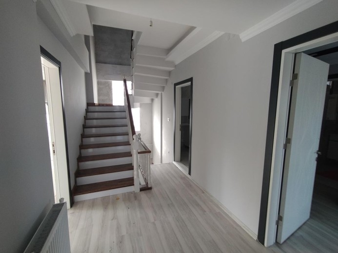 İzmir Güzelbahçe 202m2 + 48m2 Teraslı 4+1 Villa — foto 12