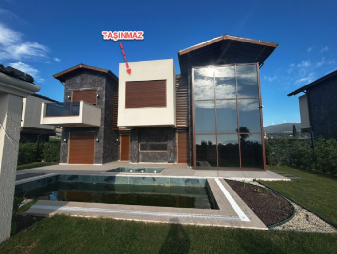 Aydın Kuşadası 218.00 M2 4+1 Villa