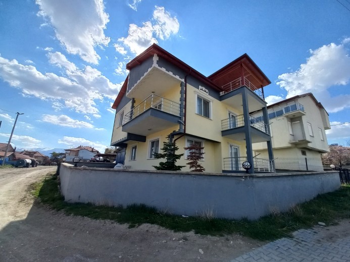Isparta Senirkent 180 M2 3+1 Müstakil Ev