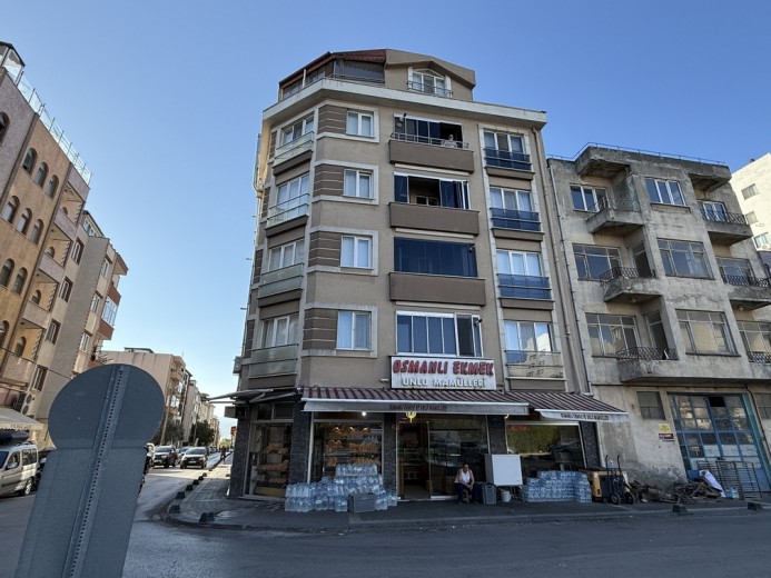 Balıkesir Bandırma 157 M2 4+1 Apartman Dairesi — foto 4