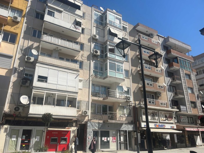 İzmir Bayraklı Satılık 217 M2 Dükkan — foto 4