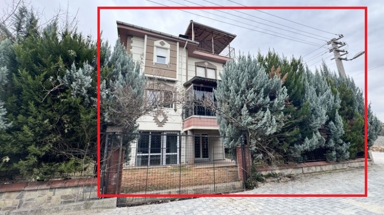 Uşak Merkez 320.00 M2 5+1 Müstakil Ev
