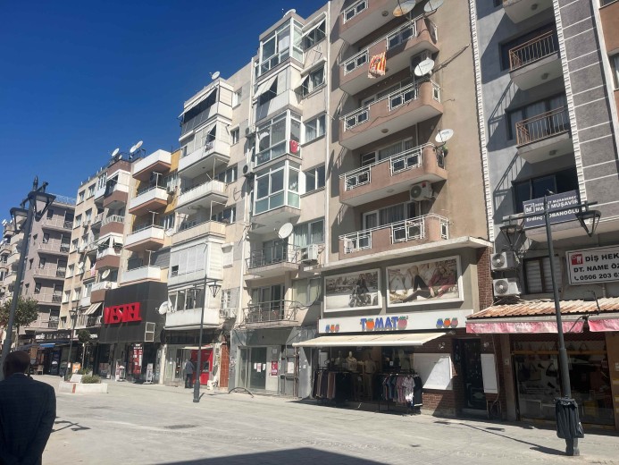 İzmir Bayraklı Satılık 217 M2 Dükkan