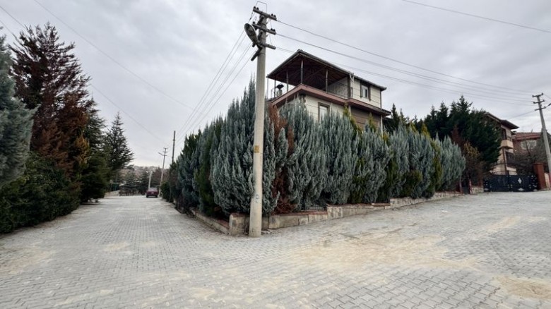 Uşak Merkez 320.00 M2 5+1 Müstakil Ev — foto 3